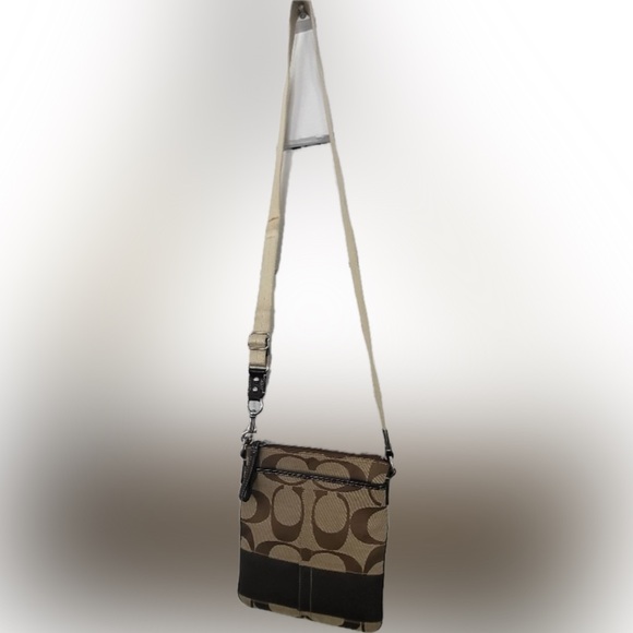 🤎 Coach Signature Swingpack Crossbody – Brown Monogram with Stripe - Picture 3 of 10